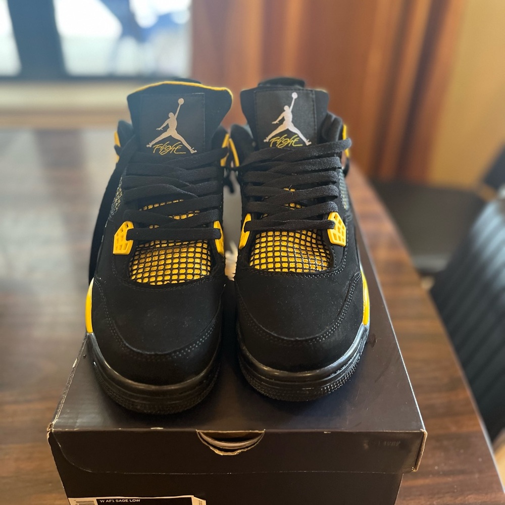 Air Jordan 4 Retro